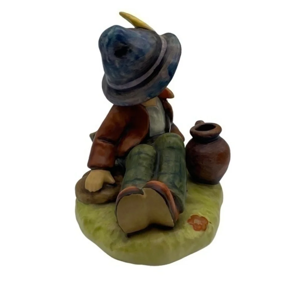 Vintage M. J. Hummel Goebel Coffee Break Porcelain  Figurine 1976 No8